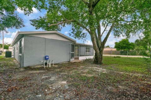 House in Holiday, Florida 3 bedrooms, 129.41 sq.m. № 1343679 - photo 25