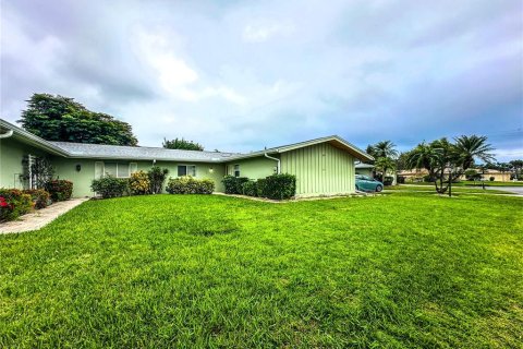Villa ou maison à vendre à Fort Myers, Floride: 2 chambres, 145.58 m2 № 1105116 - photo 1