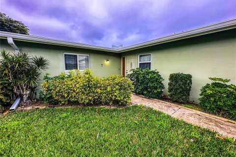 Villa ou maison à vendre à Fort Myers, Floride: 2 chambres, 145.58 m2 № 1105116 - photo 3