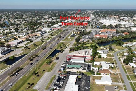 Propiedad comercial en venta en Port Charlotte, Florida, 260.13 m2 № 1391209 - foto 8