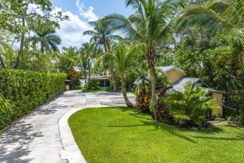 Villa ou maison à vendre à North Palm Beach, Floride: 2 chambres, 97.36 m2 № 614386 - photo 2
