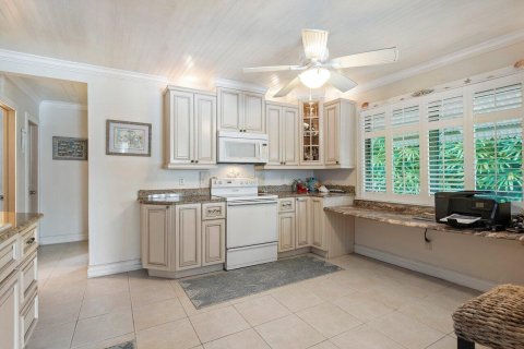 Villa ou maison à vendre à North Palm Beach, Floride: 2 chambres, 97.36 m2 № 614386 - photo 26