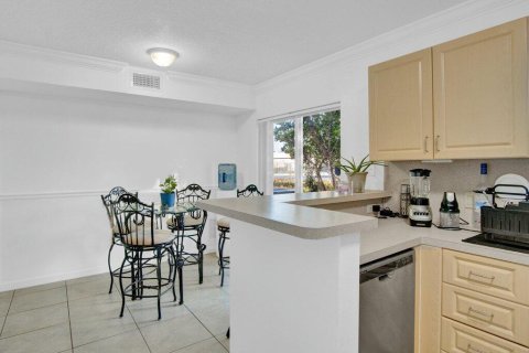 Condo in West Palm Beach, Florida, 3 bedrooms  № 1118584 - photo 26
