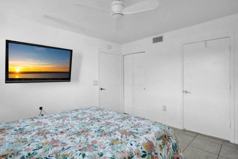 Condo in West Palm Beach, Florida, 3 bedrooms  № 1118584 - photo 13