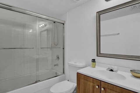 Condo in West Palm Beach, Florida, 3 bedrooms  № 1118584 - photo 15