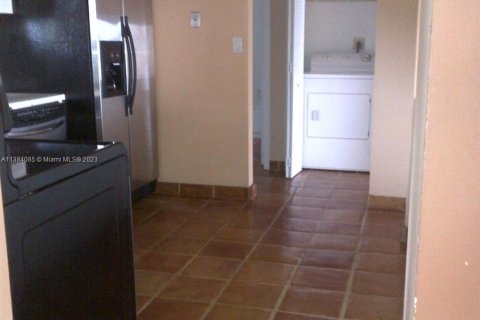 Townhouse in Miami, Florida 2 bedrooms, 157.93 sq.m. № 495335 - photo 9