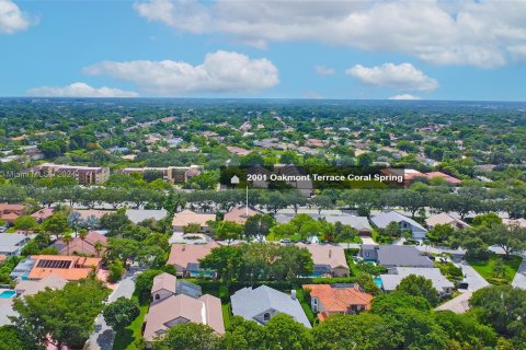 House in Coral Springs, Florida 5 bedrooms, 286.42 sq.m. № 1329609 - photo 2