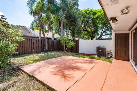 House in Pembroke Pines, Florida 2 bedrooms, 98.48 sq.m. № 1217485 - photo 5