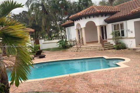 House in Miami Lakes, Florida 5 bedrooms, 446.21 sq.m. № 983209 - photo 10