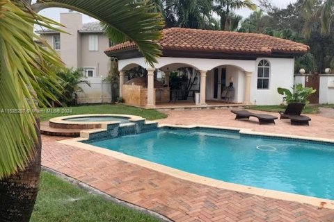 Villa ou maison à vendre à Miami Lakes, Floride: 5 chambres, 446.21 m2 № 983209 - photo 6