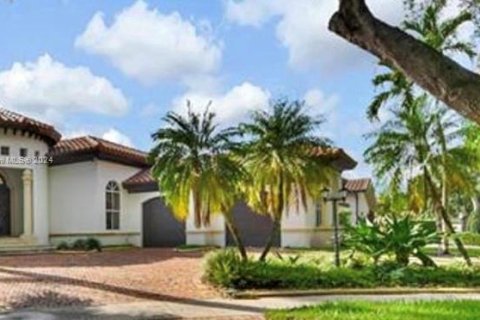 Casa en venta en Miami Lakes, Florida, 5 dormitorios, 446.21 m2 № 983209 - foto 1