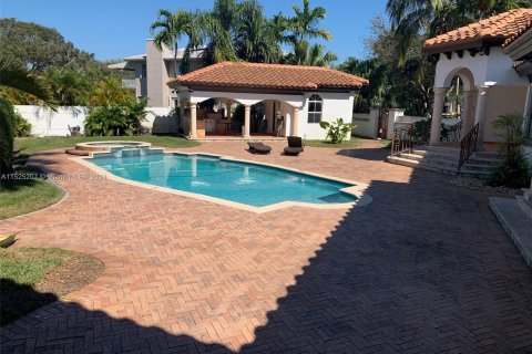 House in Miami Lakes, Florida 5 bedrooms, 446.21 sq.m. № 983209 - photo 30