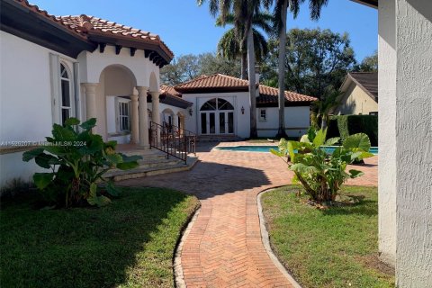 Villa ou maison à vendre à Miami Lakes, Floride: 5 chambres, 446.21 m2 № 983209 - photo 27