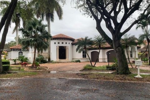 House in Miami Lakes, Florida 5 bedrooms, 446.21 sq.m. № 983209 - photo 8