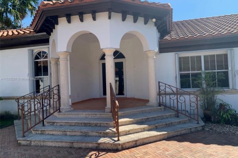 Villa ou maison à vendre à Miami Lakes, Floride: 5 chambres, 446.21 m2 № 983209 - photo 17