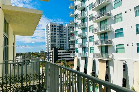 Condo in Hollywood, Florida, 1 bedroom  № 983248 - photo 12