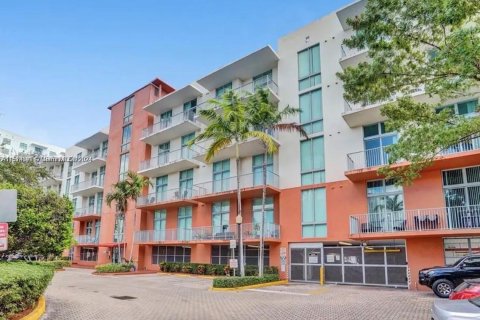 Condo in Hollywood, Florida, 1 bedroom  № 983248 - photo 1