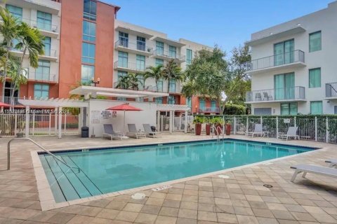 Condo in Hollywood, Florida, 1 bedroom  № 983248 - photo 2