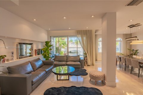 Villa ou maison à vendre à Aventura, Floride: 4 chambres, 219.34 m2 № 983208 - photo 9