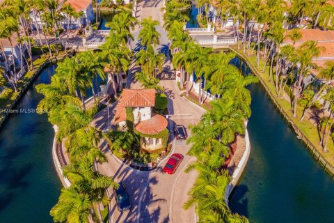 Villa ou maison à vendre à Aventura, Floride: 4 chambres, 219.34 m2 № 983208 - photo 1