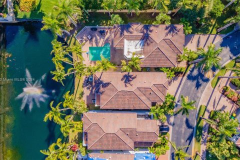 Villa ou maison à vendre à Aventura, Floride: 4 chambres, 219.34 m2 № 983208 - photo 4
