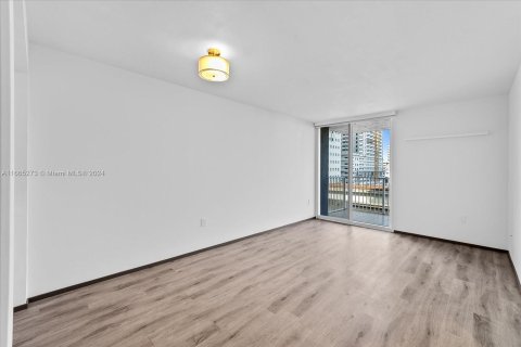 Condo in Miami, Florida, 1 bedroom  № 1378723 - photo 7