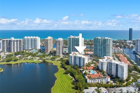 Condominio en venta en Aventura, Florida, 2 dormitorios, 116.78 m2 № 1095190 - foto 1