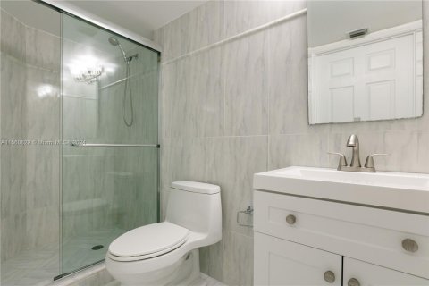 Condo in Aventura, Florida, 2 bedrooms  № 1095227 - photo 18