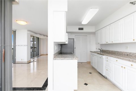 Condo in Aventura, Florida, 2 bedrooms  № 1095227 - photo 9