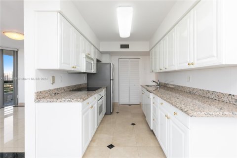 Condo in Aventura, Florida, 2 bedrooms  № 1095227 - photo 10