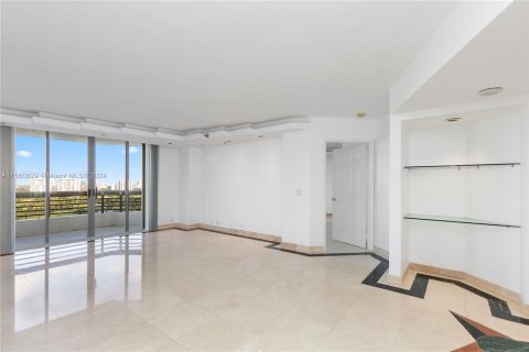 Condo in Aventura, Florida, 2 bedrooms  № 1095227 - photo 11