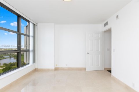 Condo in Aventura, Florida, 2 bedrooms  № 1095227 - photo 22