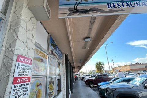 Propiedad comercial en venta en Hialeah, Florida № 1238532 - foto 3