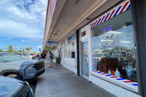 Propiedad comercial en venta en Hialeah, Florida № 1238532 - foto 1