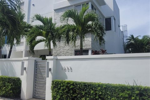 Touwnhouse à vendre à Fort Lauderdale, Floride: 3 chambres, 218.51 m2 № 1351959 - photo 1