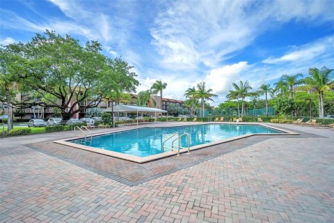 Condo in Hialeah, Florida, 3 bedrooms  № 1351986 - photo 27