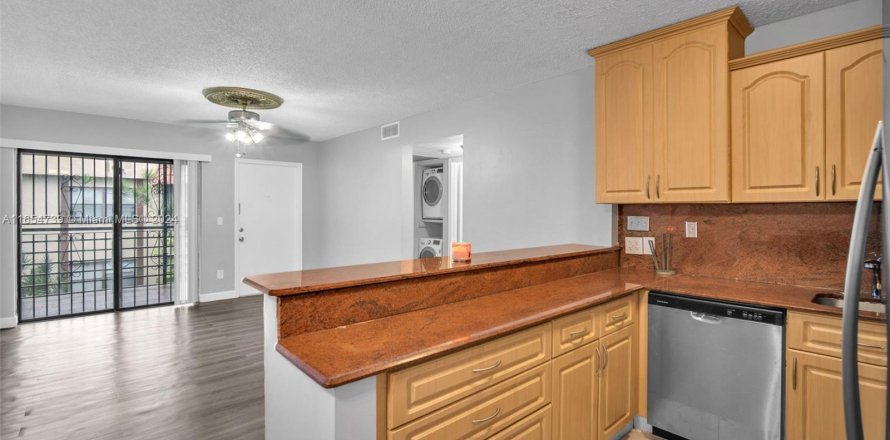 Condo in Hialeah, Florida, 3 bedrooms  № 1351986