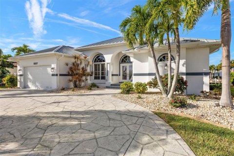 Villa ou maison à vendre à Punta Gorda, Floride: 3 chambres, 195.75 m2 № 932746 - photo 2