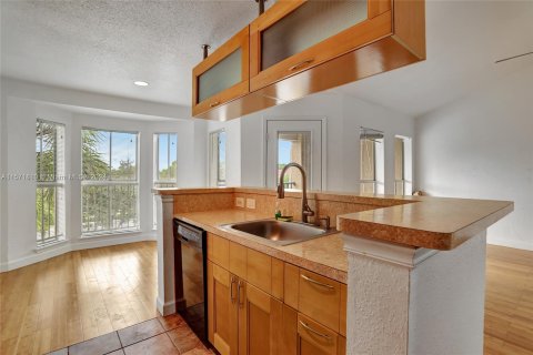 Condominio en venta en Coral Springs, Florida, 1 dormitorio, 88.26 m2 № 1128226 - foto 9