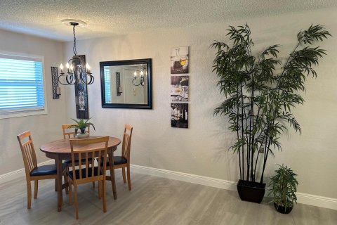 Condominio en venta en Palm Springs, Florida, 1 dormitorio, 83.7 m2 № 823148 - foto 15
