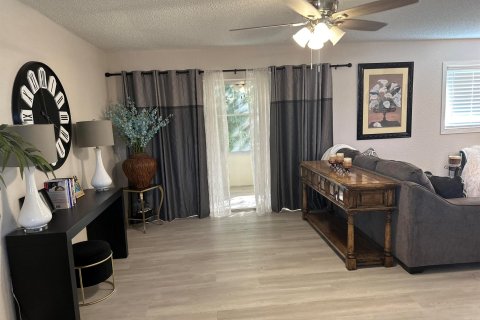 Condominio en venta en Palm Springs, Florida, 1 dormitorio, 83.7 m2 № 823148 - foto 17