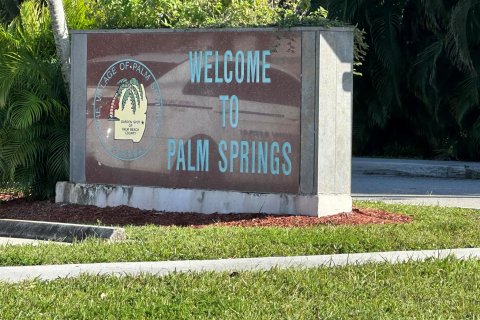 Condominio en venta en Palm Springs, Florida, 1 dormitorio, 83.7 m2 № 823148 - foto 1