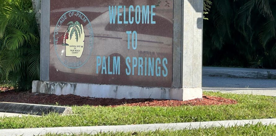 Condominio en Palm Springs, Florida, 1 dormitorio  № 823148