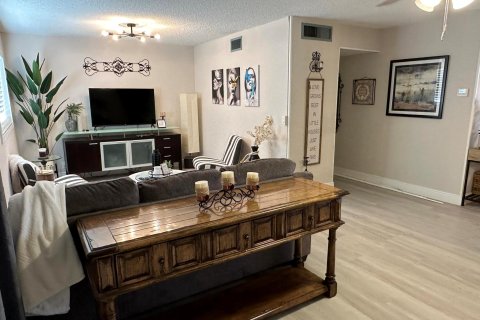 Condominio en venta en Palm Springs, Florida, 1 dormitorio, 83.7 m2 № 823148 - foto 13