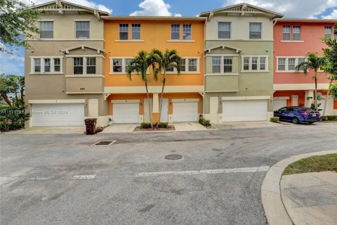 Townhouse in West Palm Beach, Florida 2 bedrooms, 123.19 sq.m. № 1134875 - photo 11