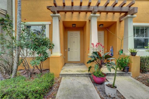 Townhouse in West Palm Beach, Florida 2 bedrooms, 123.19 sq.m. № 1134875 - photo 1