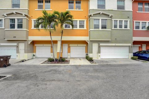 Townhouse in West Palm Beach, Florida 2 bedrooms, 123.19 sq.m. № 1134875 - photo 13