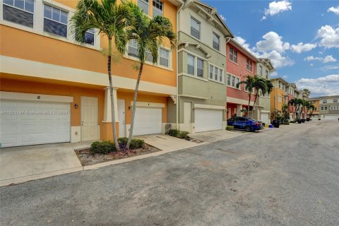 Townhouse in West Palm Beach, Florida 2 bedrooms, 123.19 sq.m. № 1134875 - photo 12