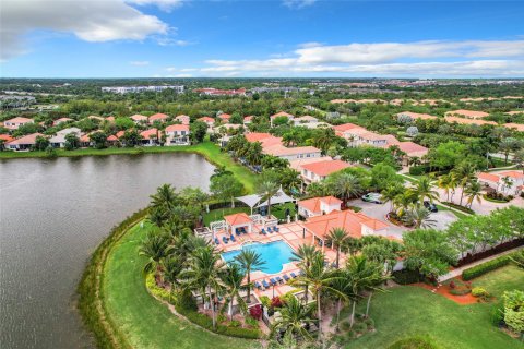 Casa en venta en Palm Beach Gardens, Florida, 4 dormitorios, 268.12 m2 № 1079672 - foto 1