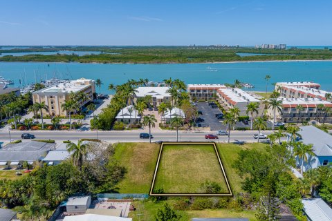 House in Hutchinson Island South, Florida 3 bedrooms, 280.75 sq.m. № 1079669 - photo 9